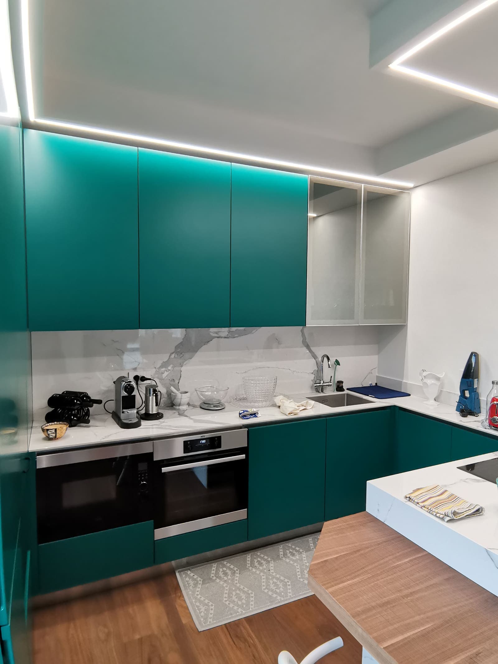 Cucina in laccato verde e noce canaletto — 3