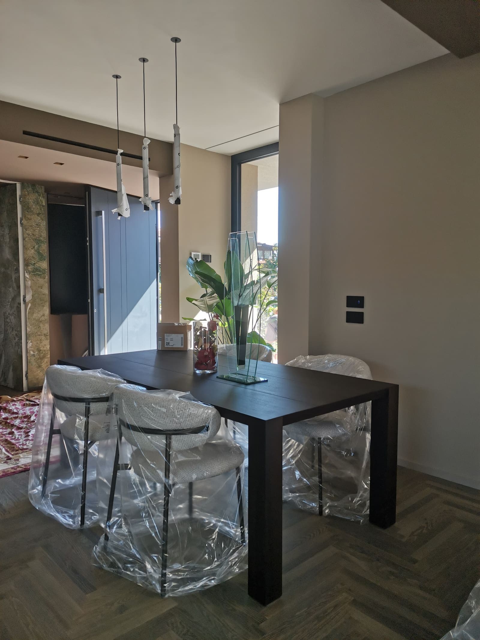 Tavolo scultoreo in rovere termotrattato — 2
