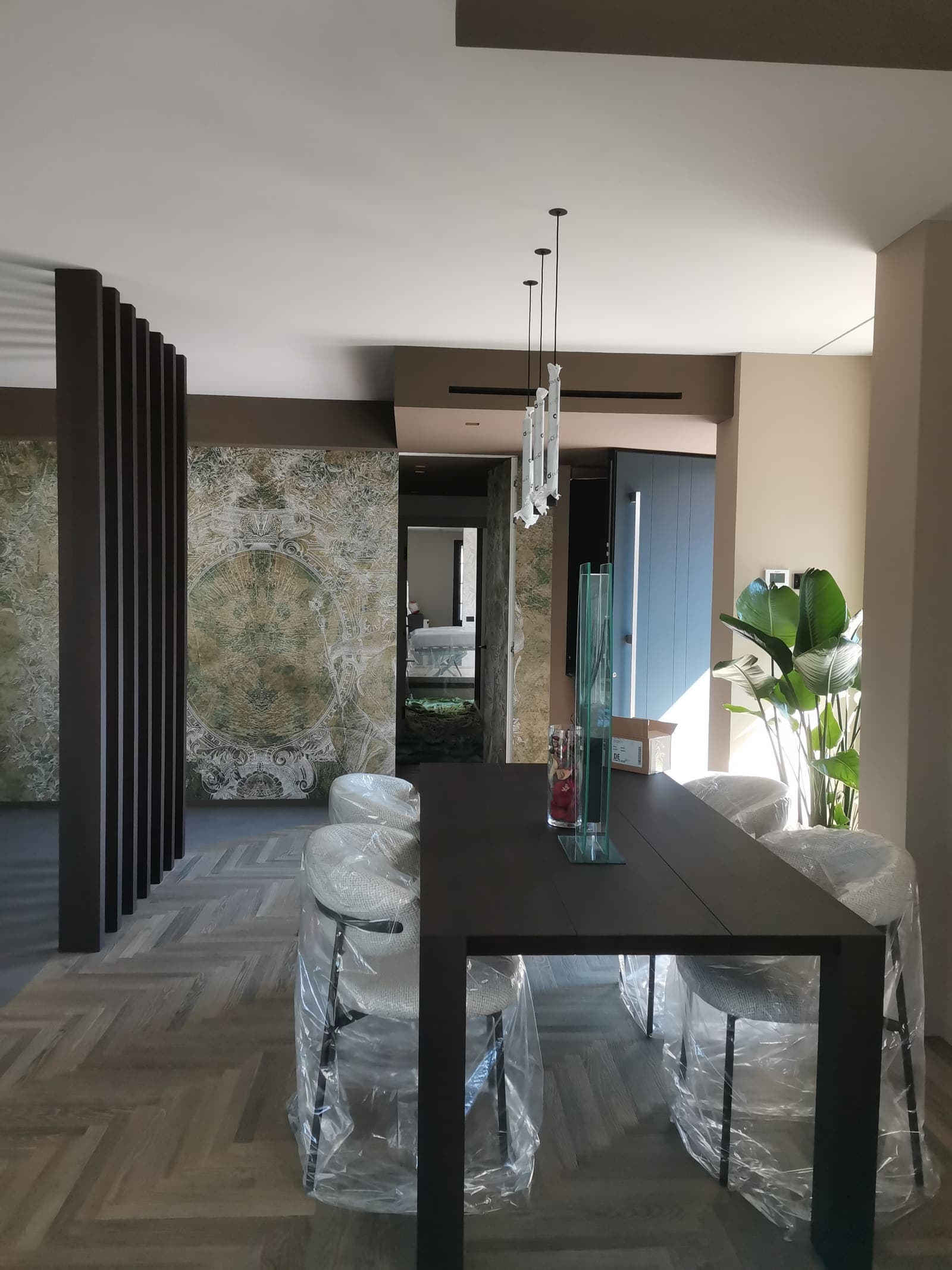 Tavolo scultoreo in rovere termotrattato — 3