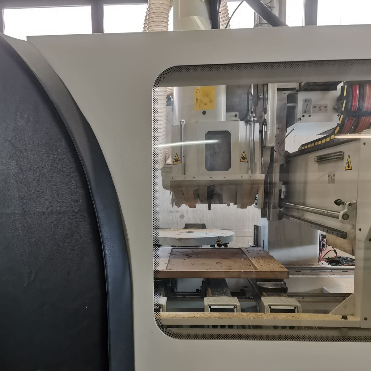 Reparto produzione — CNC Morbidelli in lavorazione